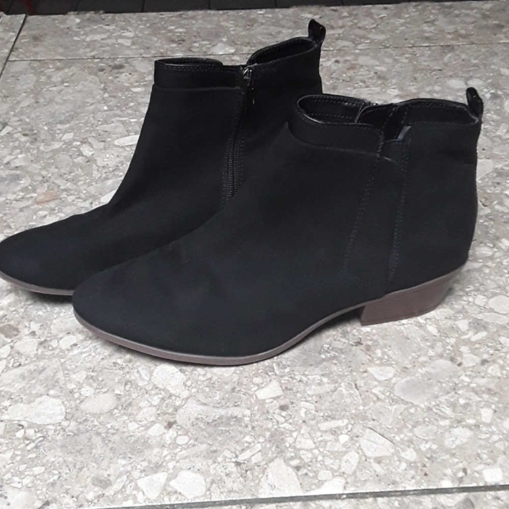 Libby Edelman Black Ankle Booties Size 11